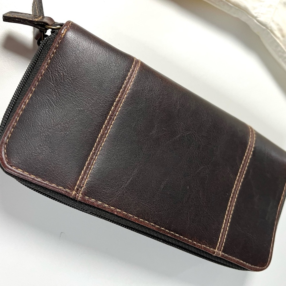 Brown leather unisex wallet